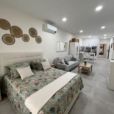 Centro Estudio Trinidad Malaga 3 Экстерьер фото
