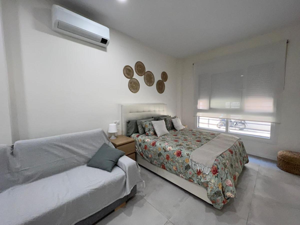 Centro Estudio Trinidad Malaga 3 Экстерьер фото
