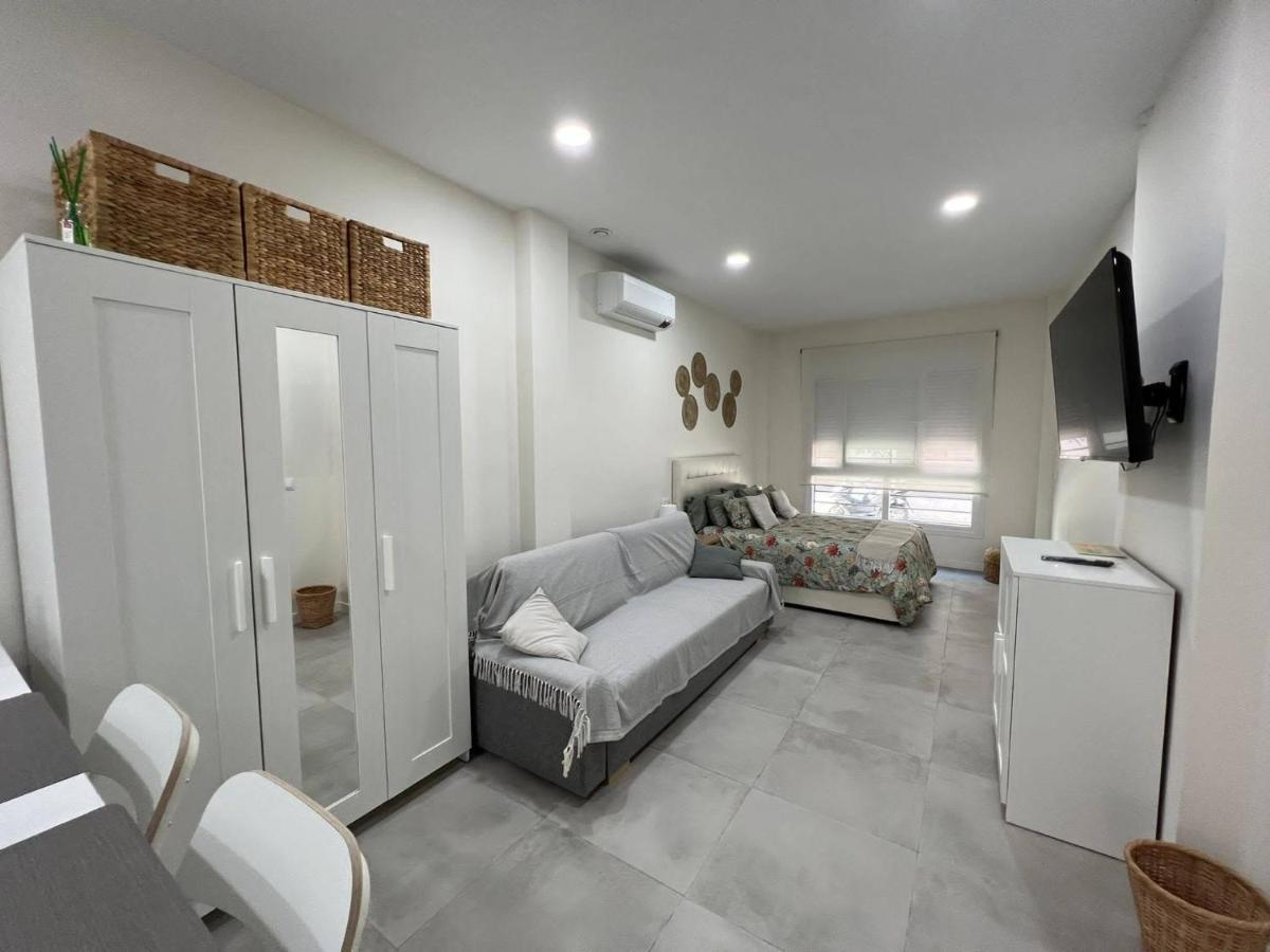 Centro Estudio Trinidad Malaga 3 Экстерьер фото