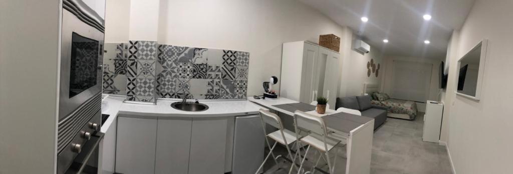 Centro Estudio Trinidad Malaga 3 Экстерьер фото